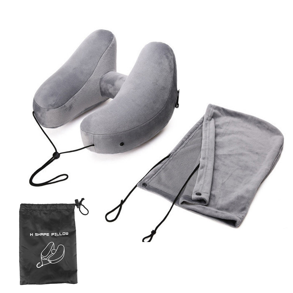 Detalle de la almohada inflable con capucha desmontable